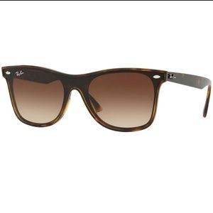 Classic Ray Ban Wayfarer's in tortoise